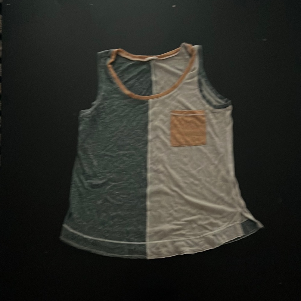 Hem & Thread Tank Top With Pocket, Size Small